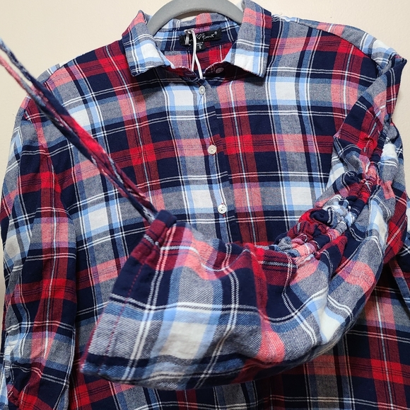 Velvet Heart Women's Button-down Shirt. - Picture 3 of 12